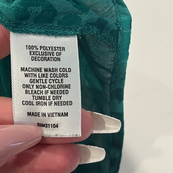 Nice blouse! - Picture 6 of 8